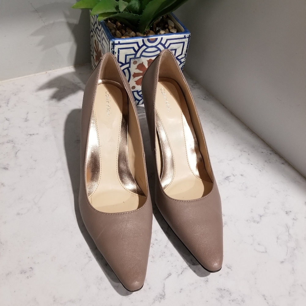 👠CALVIN KLEIN NUDE HEELS - Picture 2 of 9